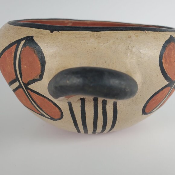 Santo Domingo Pueblo (Kewa) Hand-Coiled Pottery Bowl with Handles-vintage item - Picture 13 of 14